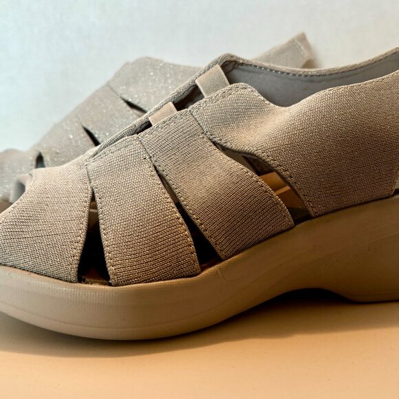NWOT Bzees, size 8.5 Silver w/ sparkle, Comfortable - Picture 2 of 4
